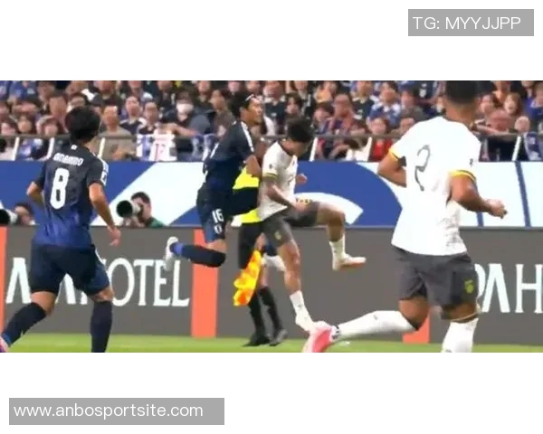 神奇扑救!王大雷在第18分钟成功挡住叶楚贵的近距离头球射门